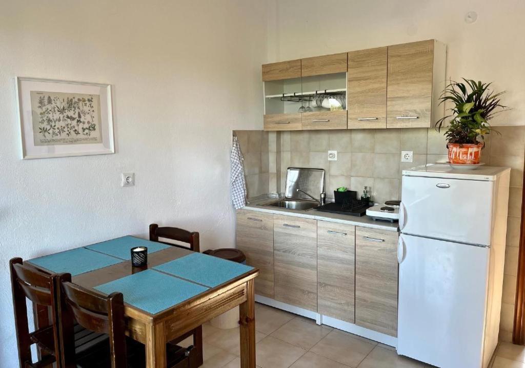 Apartment Antonio By The Sea Kriopigi